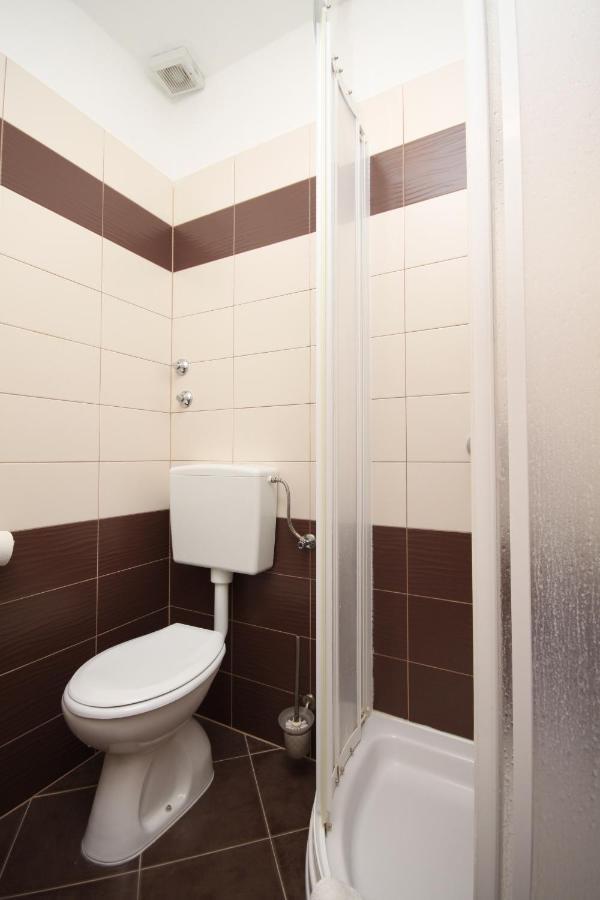 Family Friendly Apartments With A Swimming Pool Povljana, Pag - 244 Exterior foto