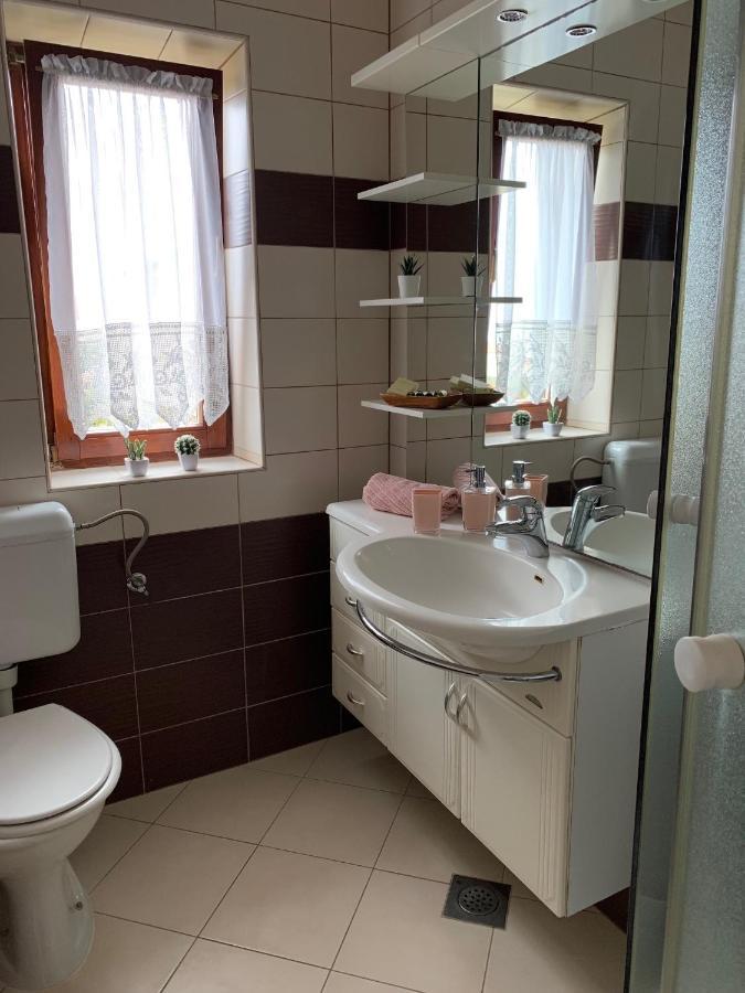 Family Friendly Apartments With A Swimming Pool Povljana, Pag - 244 Exterior foto