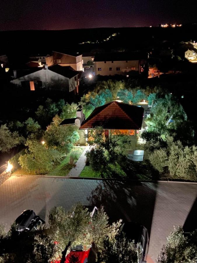 Family Friendly Apartments With A Swimming Pool Povljana, Pag - 244 Exterior foto