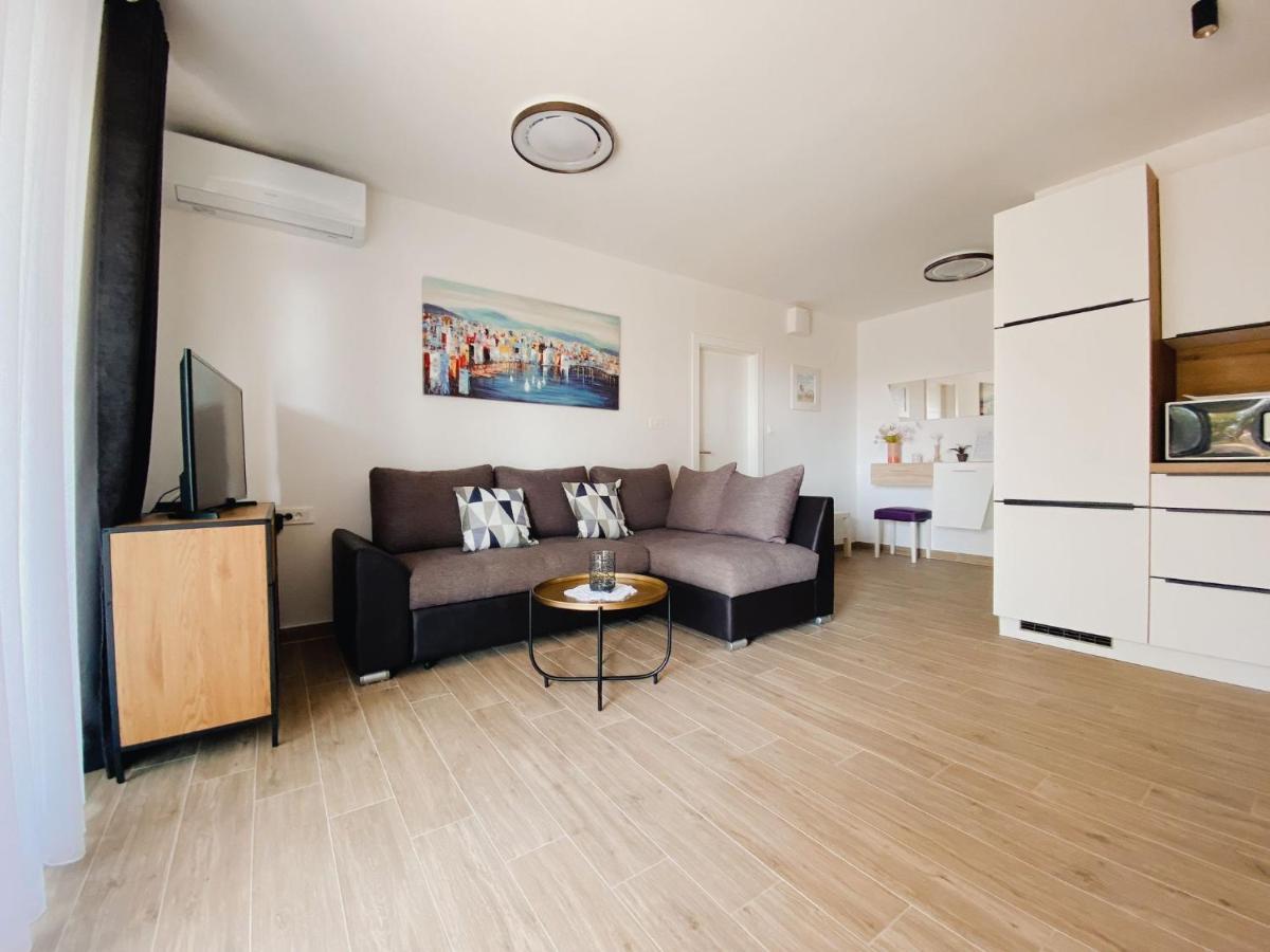Family Friendly Apartments With A Swimming Pool Povljana, Pag - 244 Exterior foto