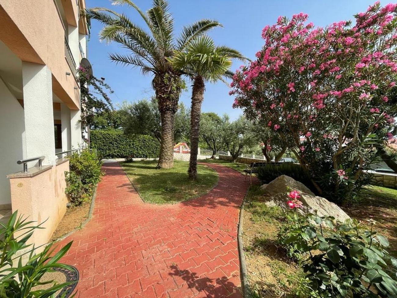 Family Friendly Apartments With A Swimming Pool Povljana, Pag - 244 Exterior foto